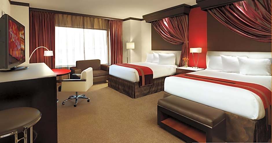 Photo 1 of 2 of Deluxe 2 Queen Beds, Smoking