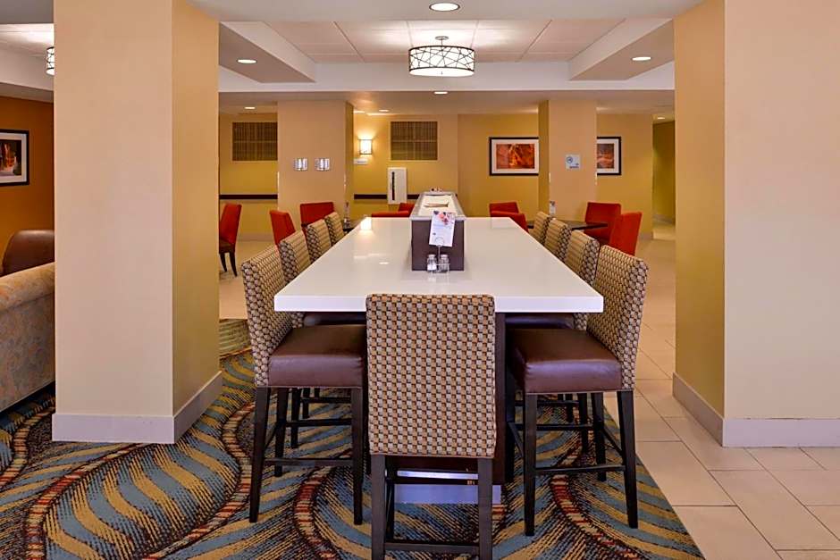 Holiday Inn Express & Suites Page Lake Powell Area By IHG