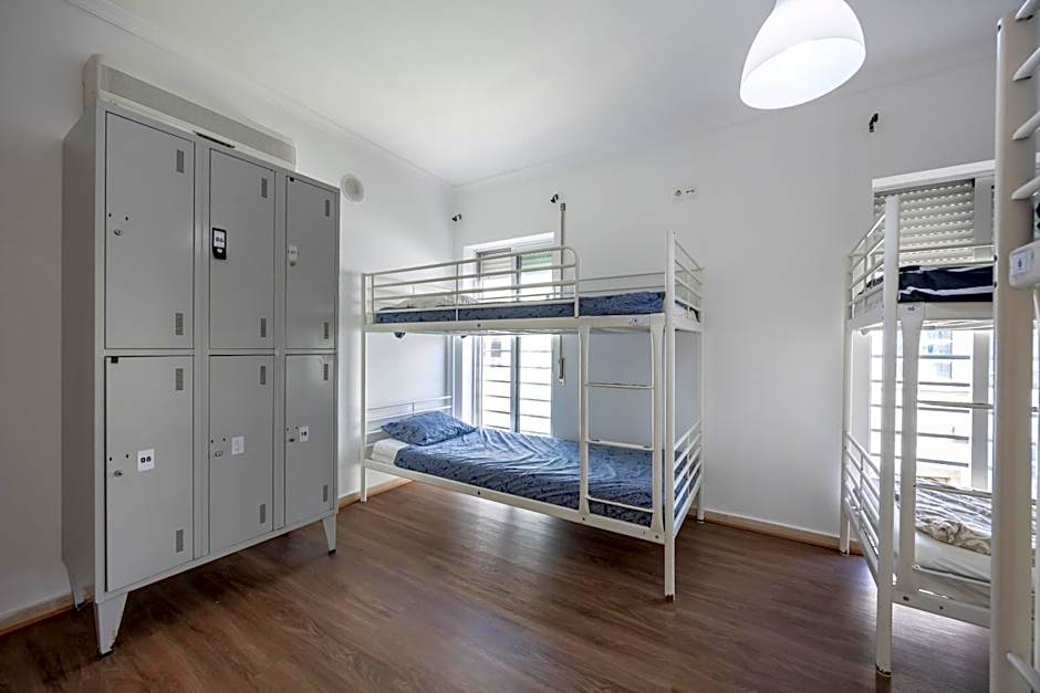 The 17 Party Hostel