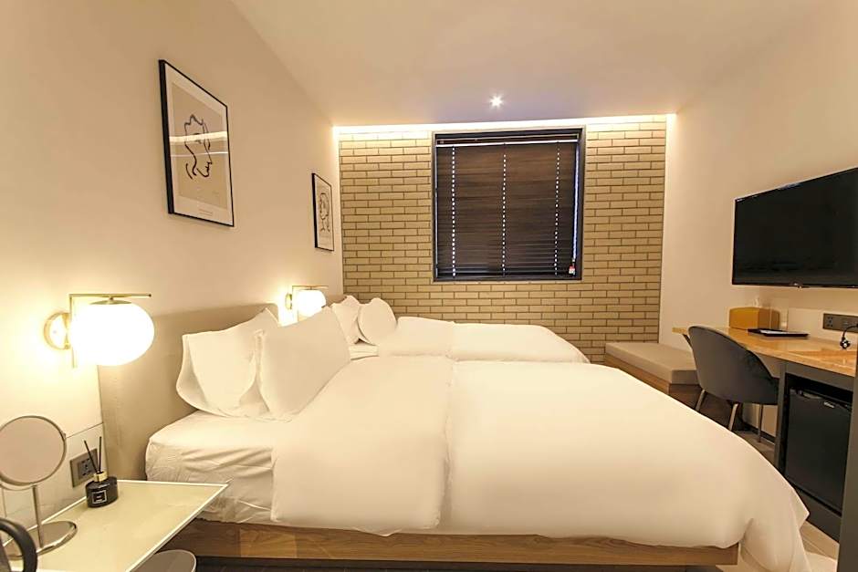 Gwangyang Seven Bricks Hotel