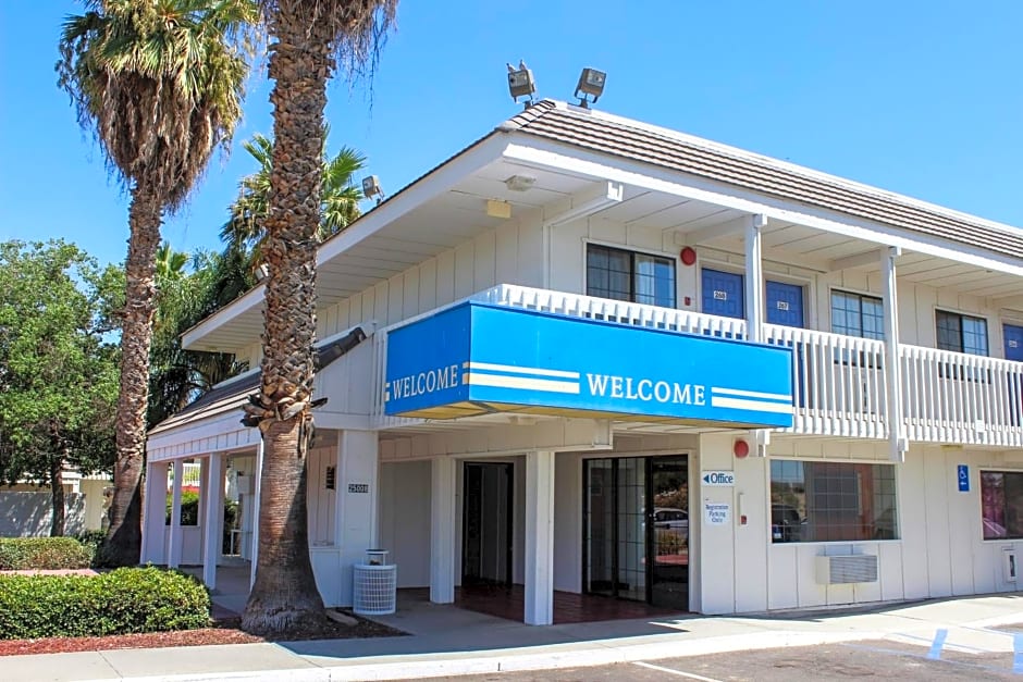 Motel 6-Coalinga, CA - East