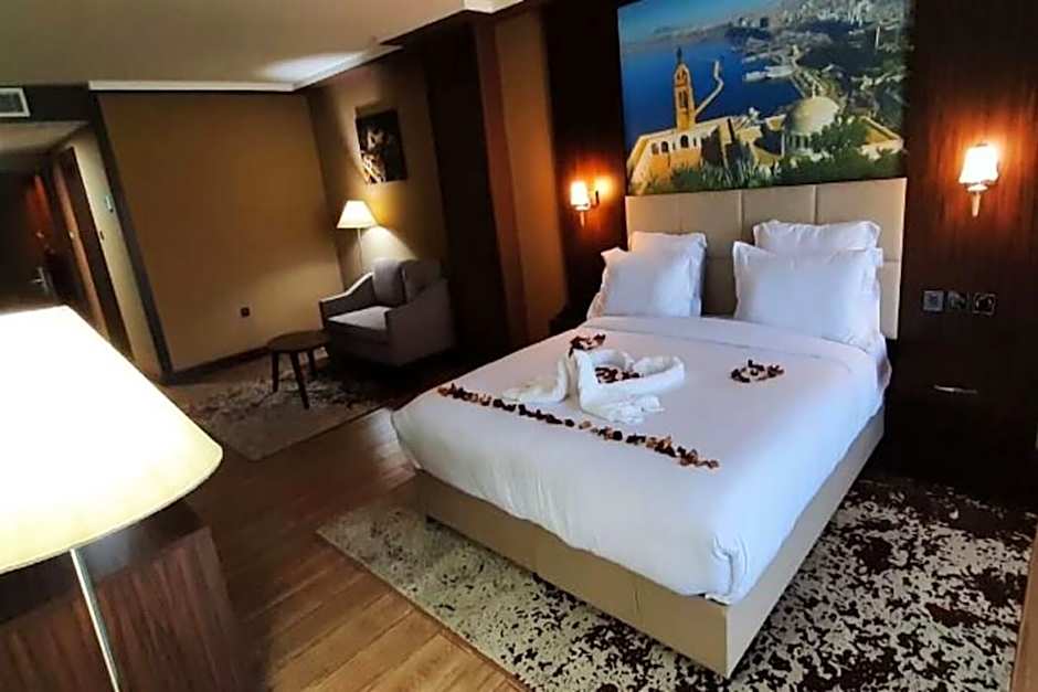 LB Suites Hotel