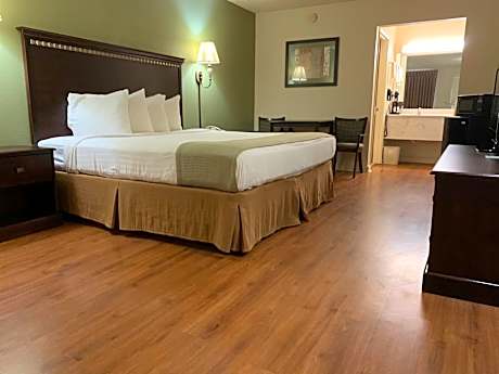 King Room - Disability Access - Non-Smoking