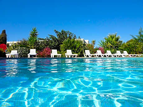 Luxurious two bedroom garden apartment with stunning Cannes Marina views