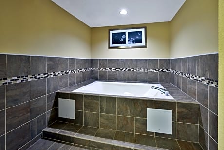 1 King Bed Suite Jetted Tub