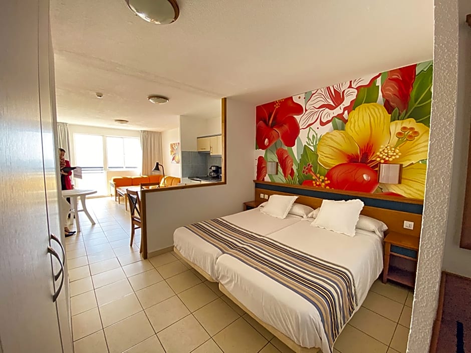 Photo 1 of 5 of Studio with balcony sea view 2 adults + 1 child