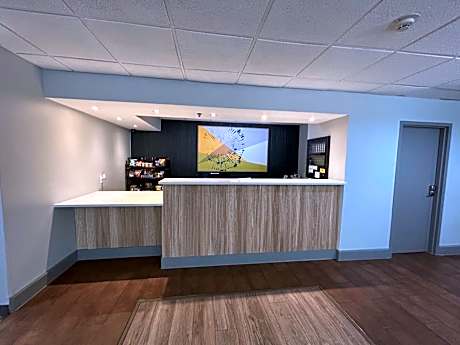 Brandon Center Hotel