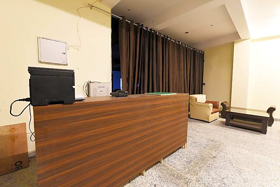 OYO The Signature Hotel Near Iskcon Temple Noida