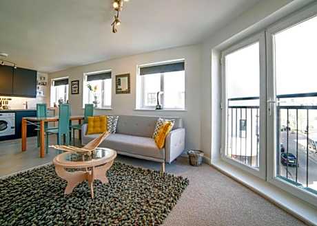 2 Bed Charming Corner Position Apartment