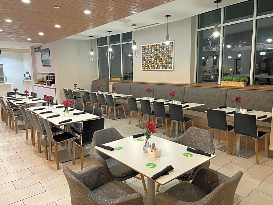 Holiday Inn Atlanta-Gas South Arena Area, an IHG Hotel By IHG