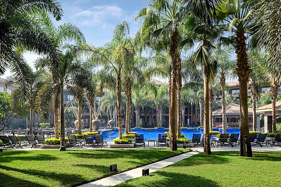Dusit Thani LakeView Cairo