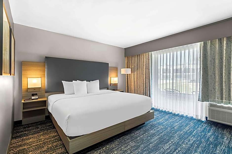 The Hourglass Hotel, Ascend Hotel Collection