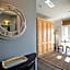 Palm Beach Hotel with Juliette Balconies! 2 blocks from beach! Historic Landmark