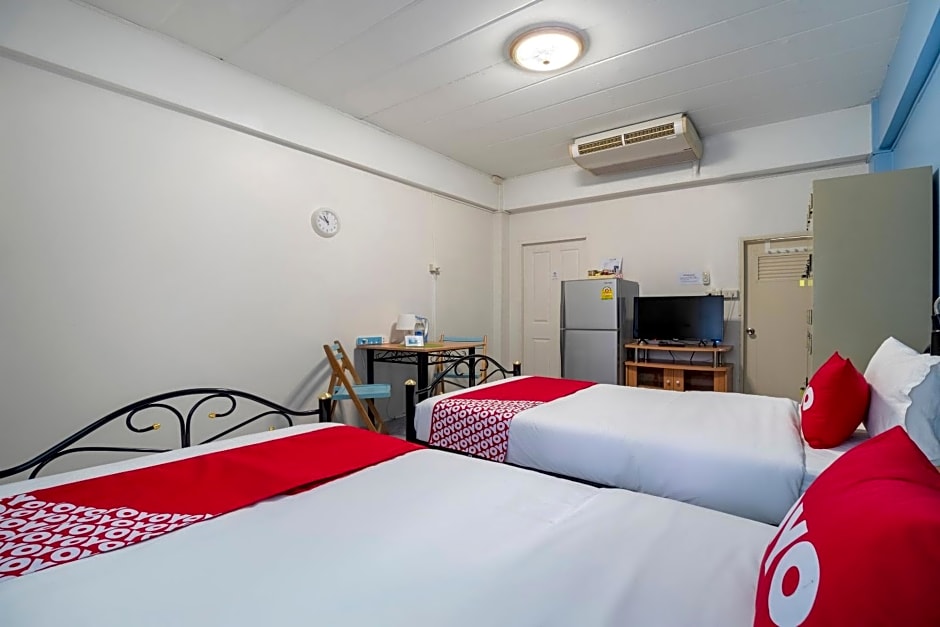 OYO 838 Aromdee Apartment