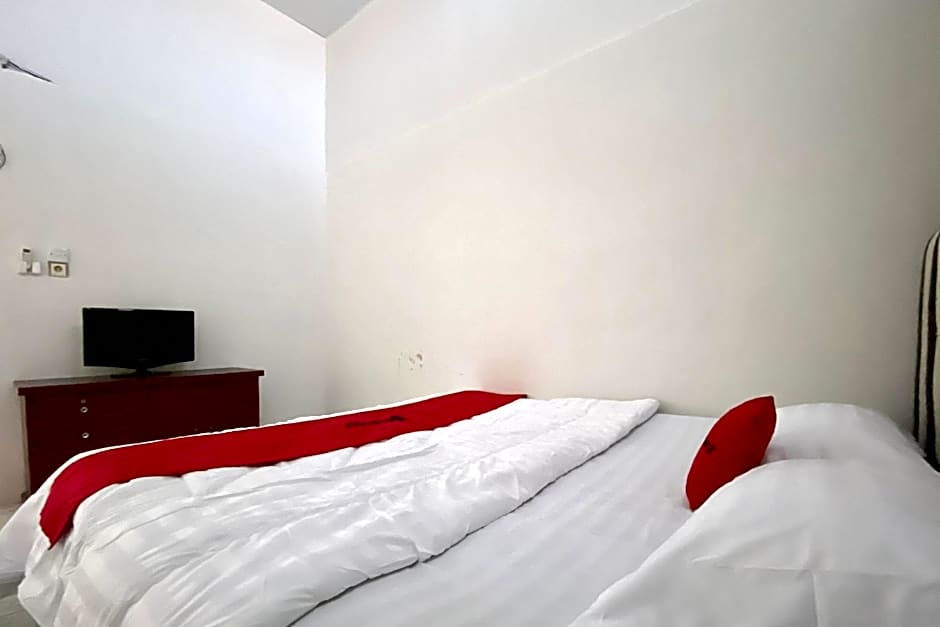 RedDoorz Syariah near RSU Sylvani Binjai