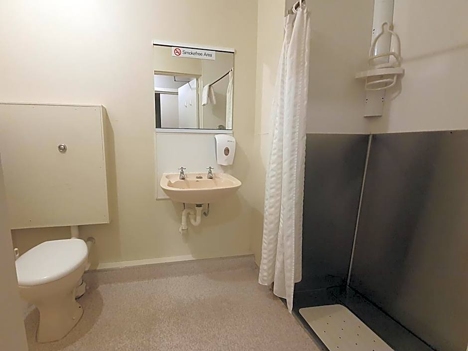 Stay In Tekapo Backpackers