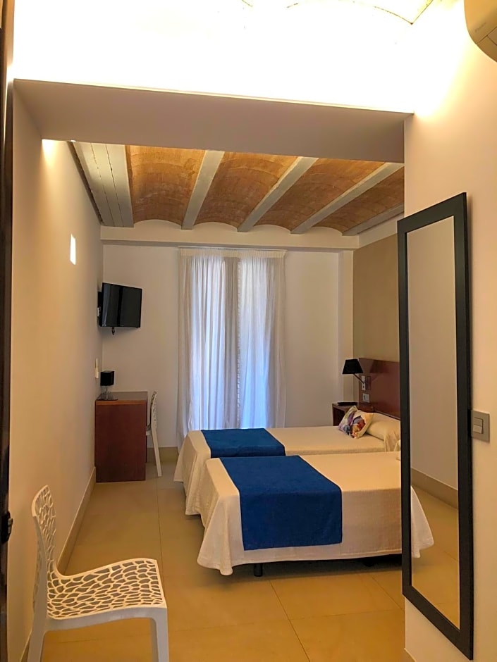 HOTEL ISLA PLANA