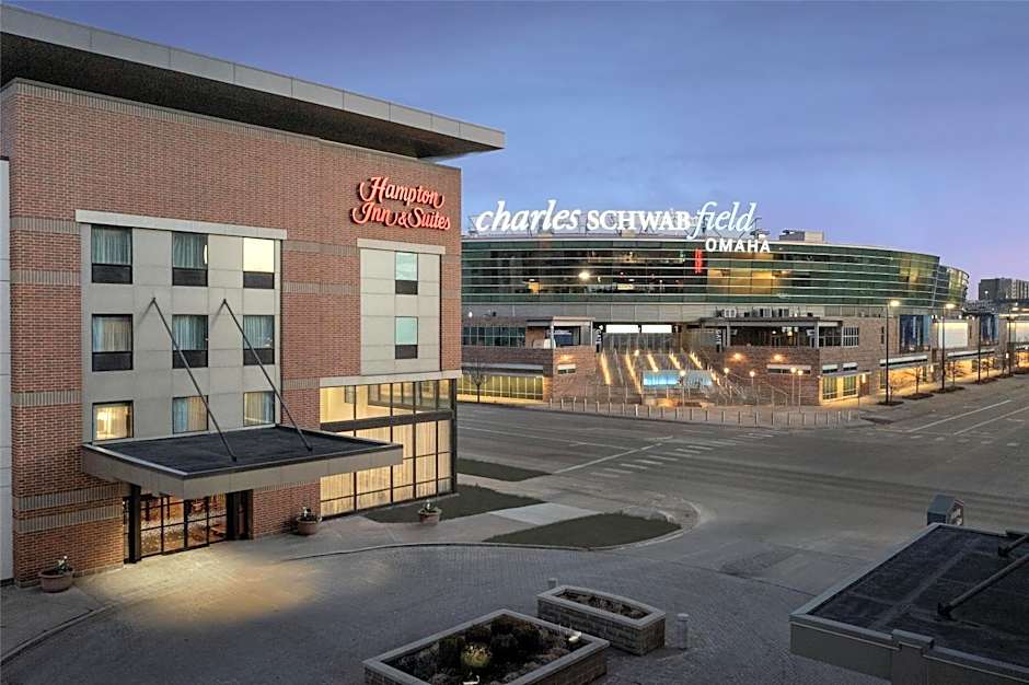 Hampton Inn By Hilton And Suites Omaha Downtown