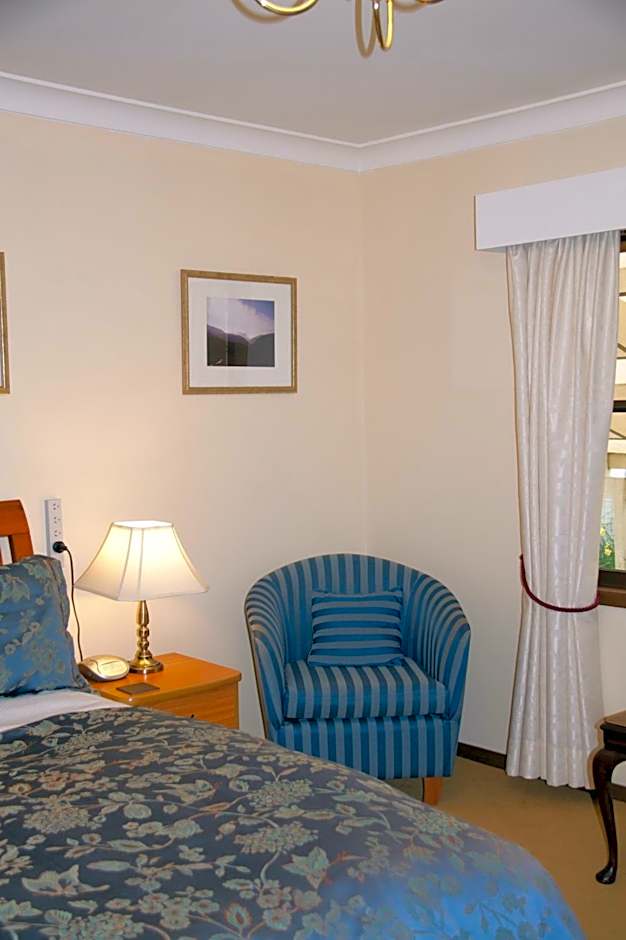 Foto 1 dari 4 — 1 Queen Bed