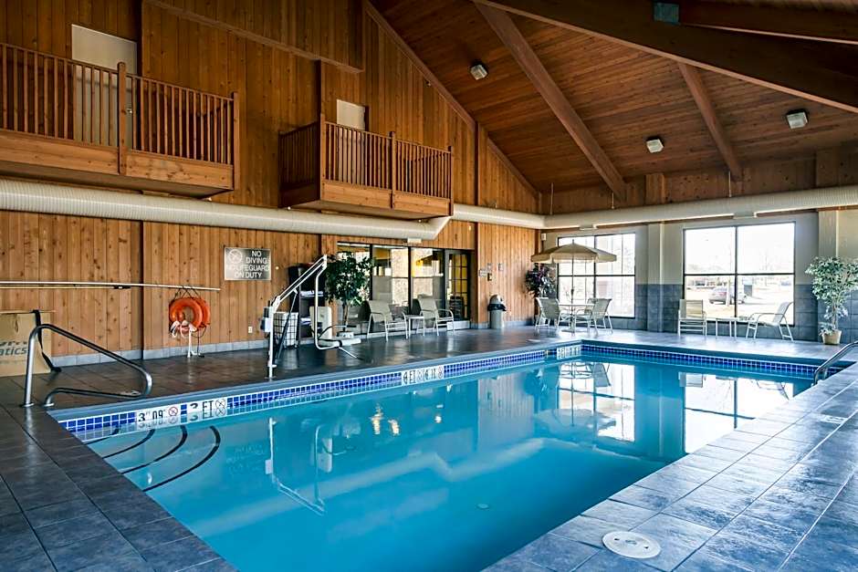 Quality Inn & Suites Oakwood Village - Cleveland South