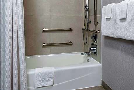Room, 2 Queen Beds (Mobility/Hearing Accessible, Tub) (2 Queen Beds)