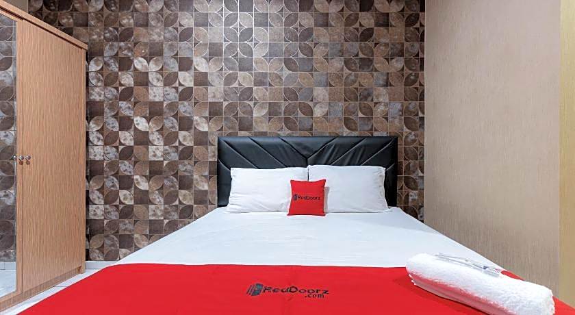 Urbanview Syariah Hotel Tiga ER near Karawang Central Plaza