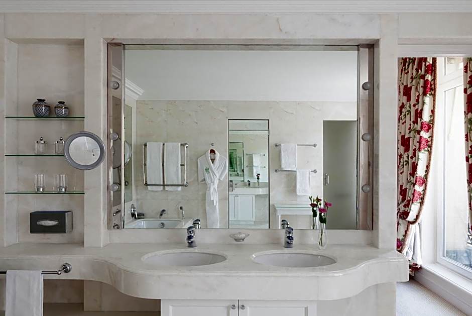 Le Bristol Paris, Oetker Hotels