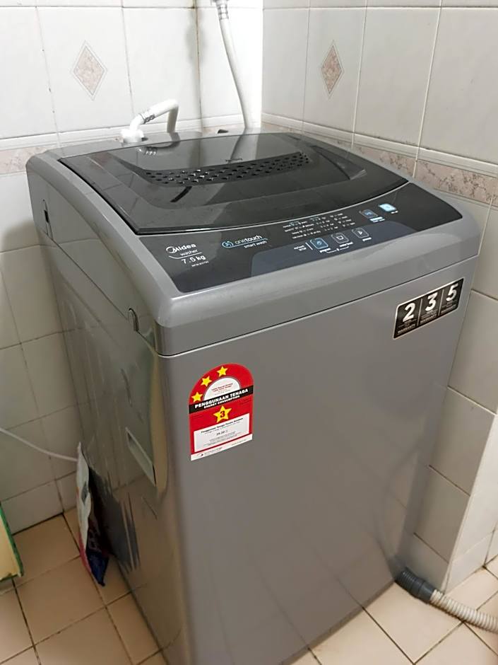 3 Rooms 10 pax VKA near LRT Axiata Bkt-Jalil IMU APU