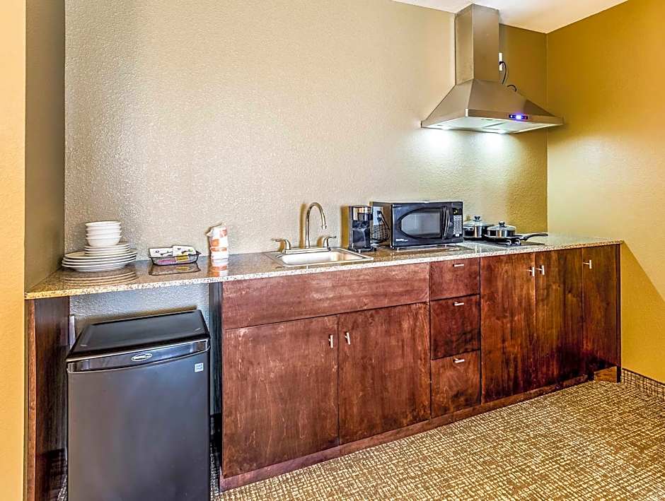 Comfort Suites
