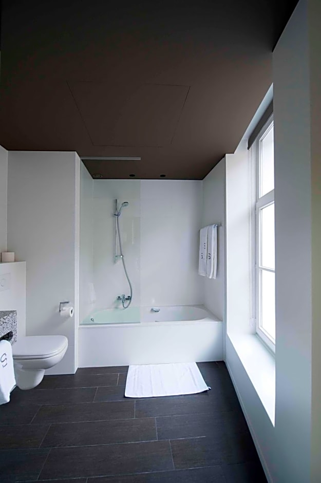 Square Hotel