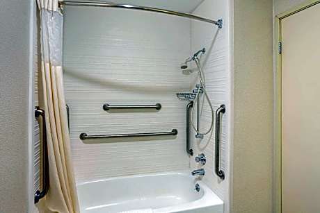 King Suite - Accessible/Non-Smoking