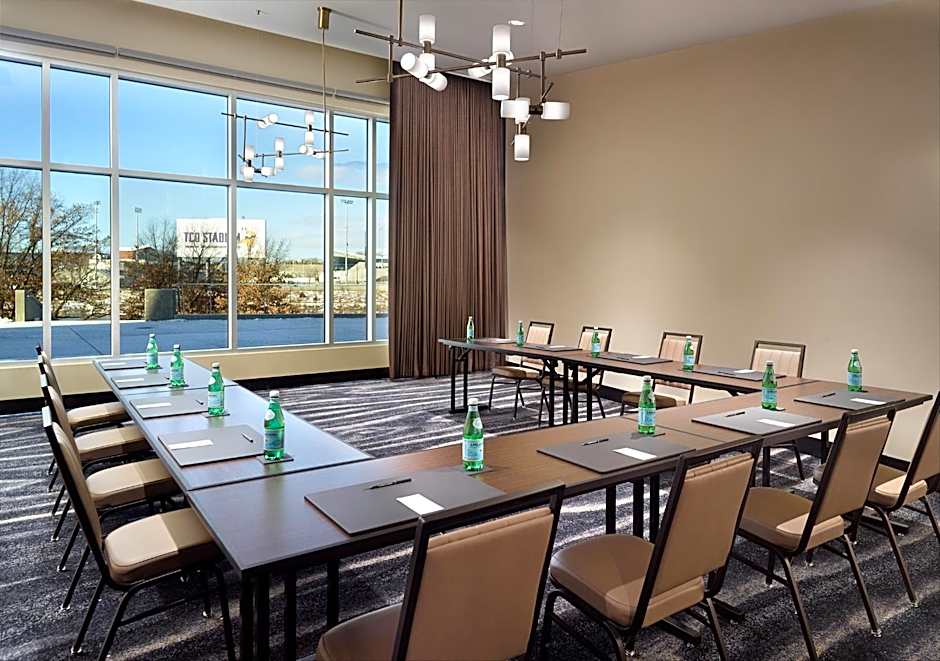Omni Viking Lakes