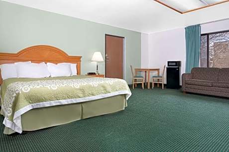 King Studio Suite - Non-Smoking