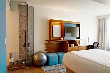 Standard King Room with City View