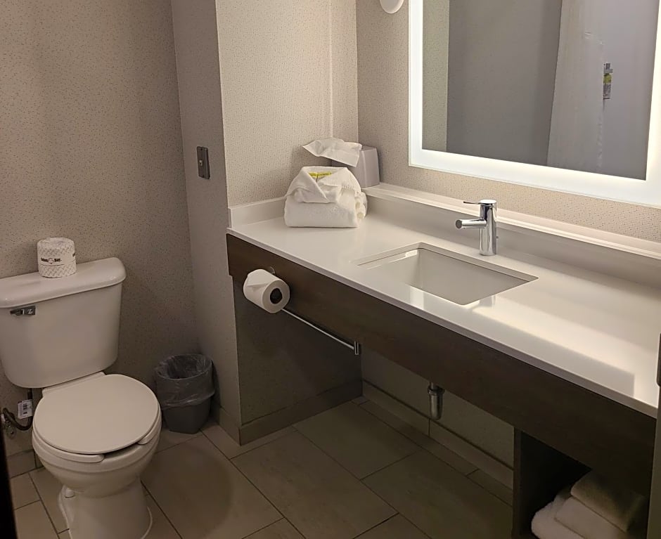 Holiday Inn Express Lordstown Newton Falls Warren By IHG
