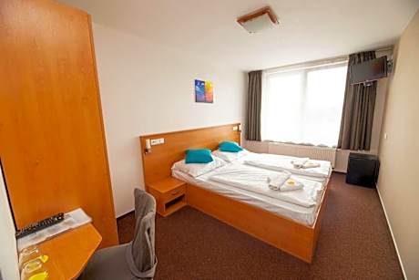 Triple Room with Lake View