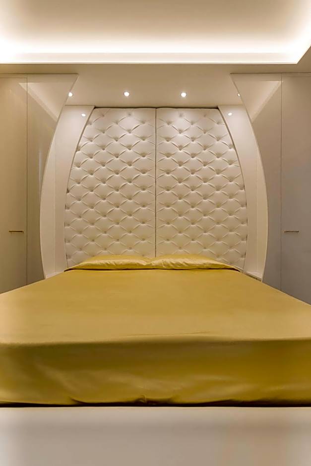 White Suite & Apartments
