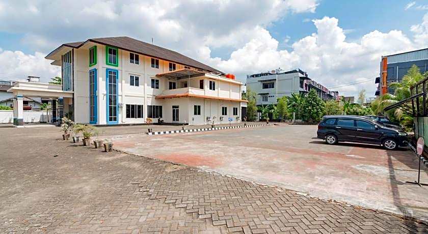 Urbanview Hotel Syariah Dapen Pontianak by RedDoorz