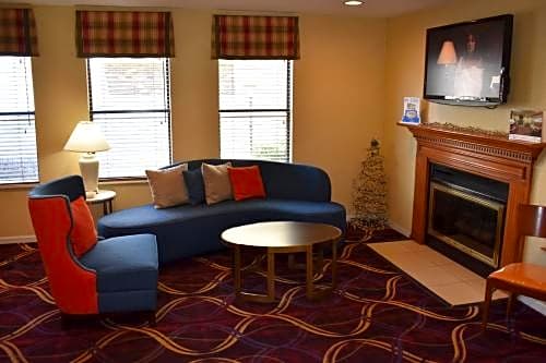 Hawthorn Suites Dayton South