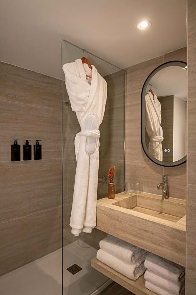 Le Cetai Cannes Beach Hotel