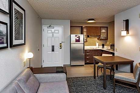 Suite, 1 Bedroom (1 Queen Bed and 1 Double Sofa Bed)