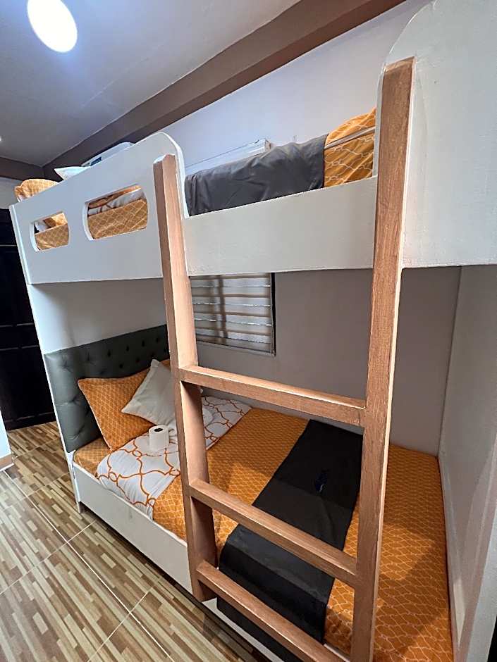 Foto 1 di 5 di 1 Bunkbed Suite