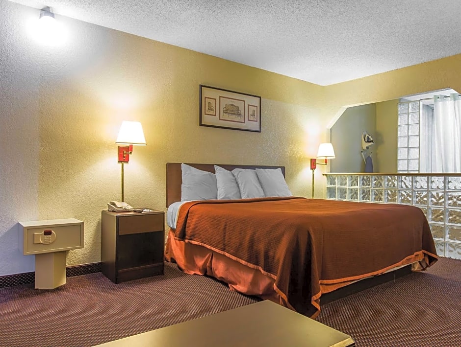 Rodeway Inn & Suites