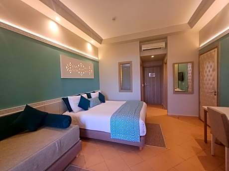 2 Interconnecting Rooms (6 adults + 0 child)