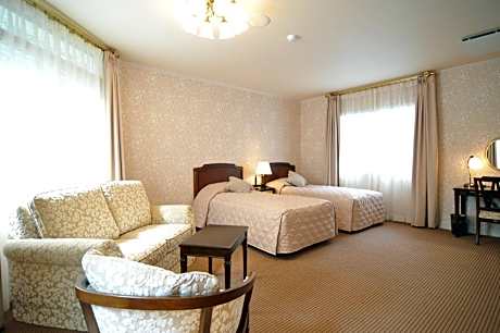 Superior Twin Room with Sofa Bed - Annex - Check-out 10:30