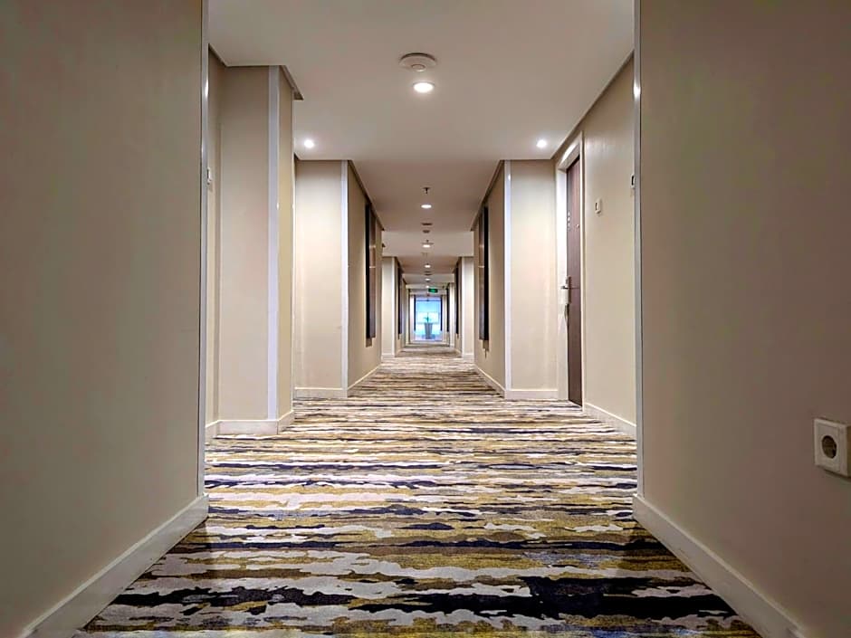 Grand Zuri Jababeka Hotel