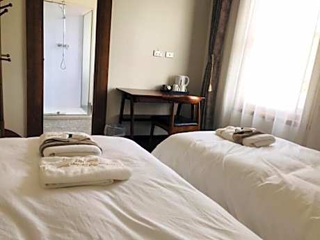 Twin Room with Bathroom