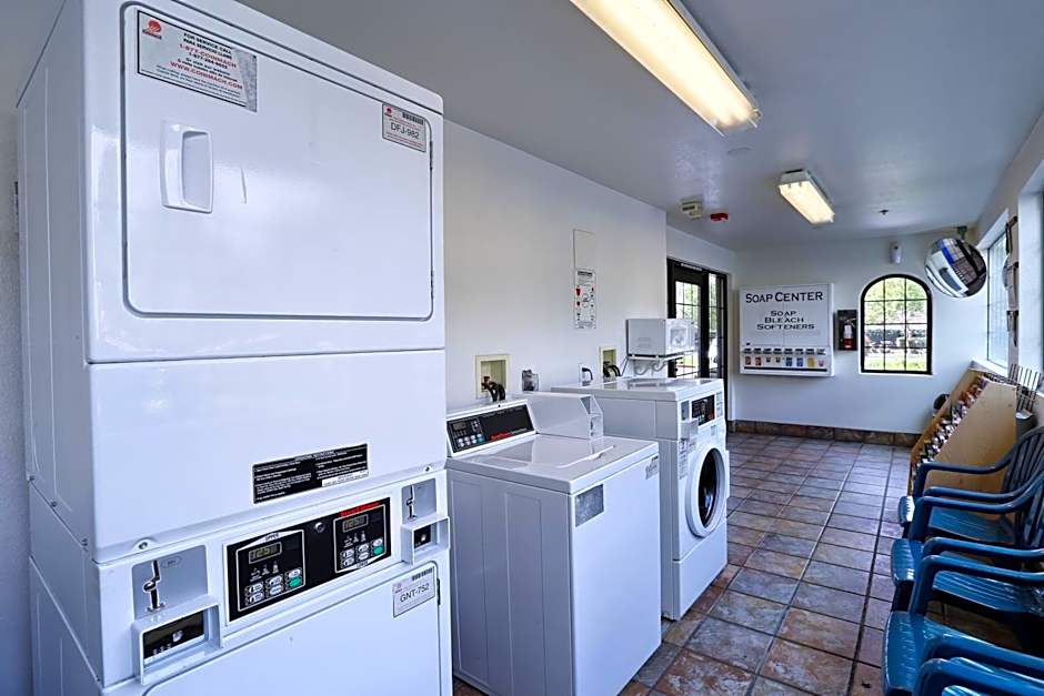 Super 8 by Wyndham Petaluma