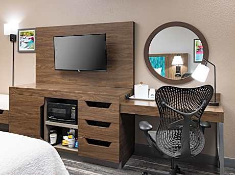 King Room with King Bed - Non-Smoking