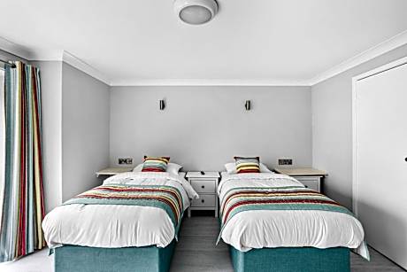 Twin Room with Private Bathroom